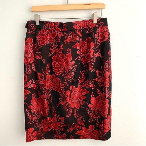 GIVENCHY Vintage Red Black Floral Metallic Skirt Suit Set size 42 - Picture 4 of 15